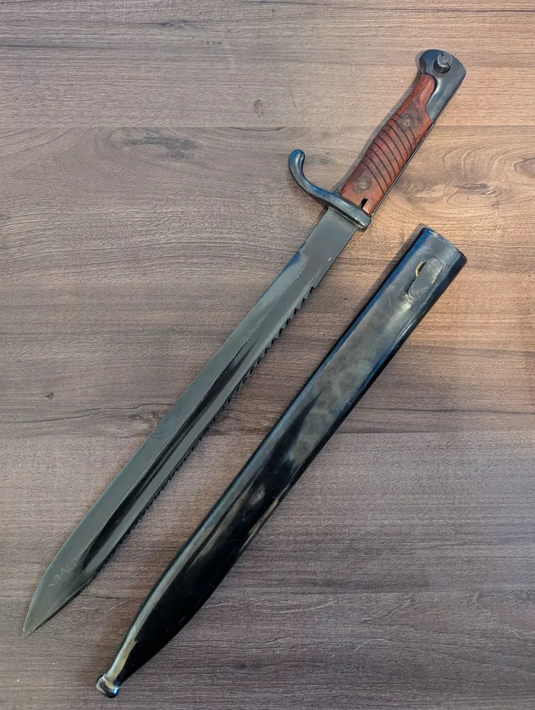German M98-05 butcher sawback bayonet w/ scabbard
